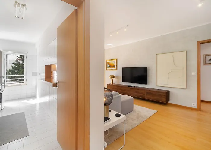 Apartment Whome Modern With Great Atmosphere *